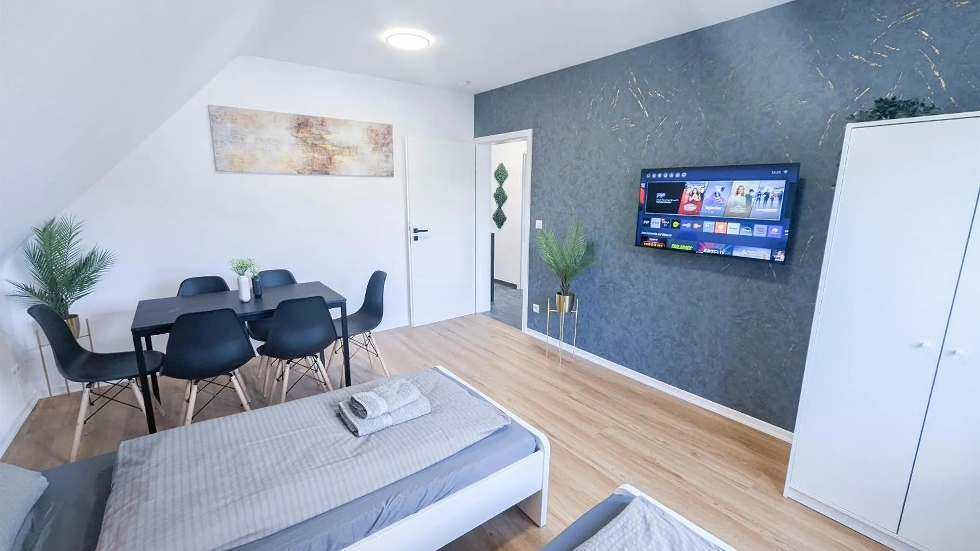 Alfa Stuttgart 3 Zimmer 6 Betten Apartment Wasen Mercedesbenz Mhp Arena L Bad I Kueche L Wifi & Smarttv L 3Br & 6 Beds L Bathroom L Kitchen