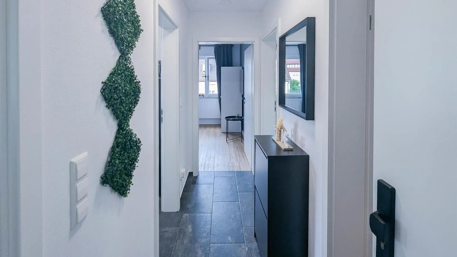 Alfa Stuttgart 3 Zimmer 6 Betten Apartment Wasen Mercedesbenz Mhp Arena L Bad I Kueche L Wifi & Smarttv L 3Br & 6 Beds L Bathroom L Kitchen 0*,