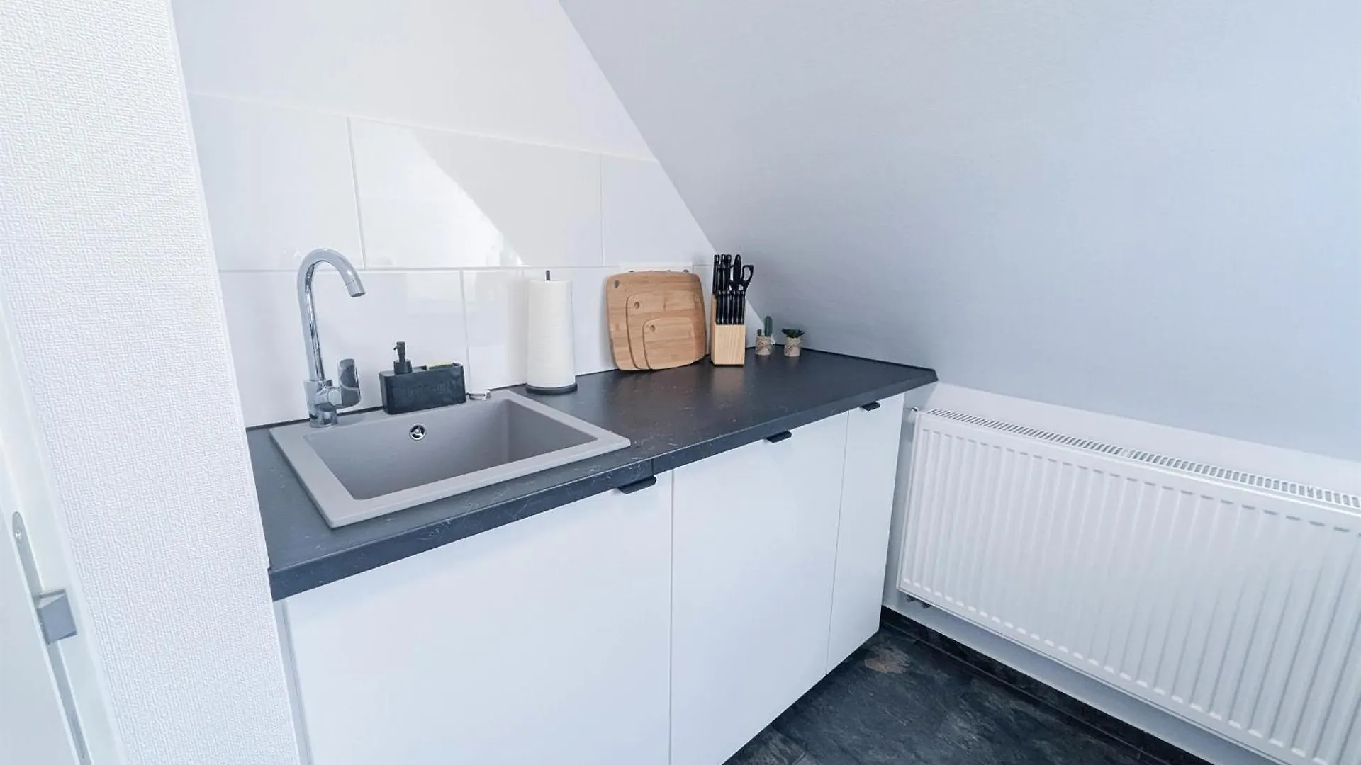 Alfa Stuttgart 3 Zimmer 6 Betten Apartment Wasen Mercedesbenz Mhp Arena L Bad I Kueche L Wifi & Smarttv L 3Br & 6 Beds L Bathroom L Kitchen